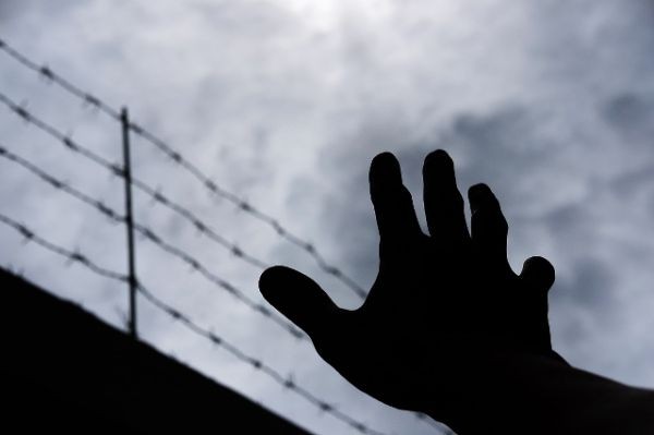 妻子有两个微信号，另一个从来不加我，到底是为什么？